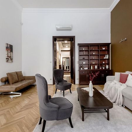 Luxe, Historic Home Near Downtown Landmarks 19Th Century Budapest Exterior foto
