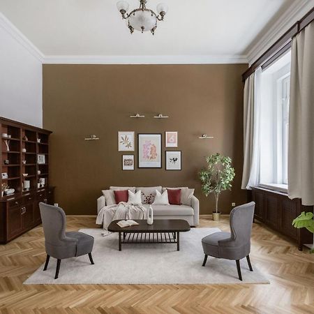 Luxe, Historic Home Near Downtown Landmarks 19Th Century Budapest Exterior foto