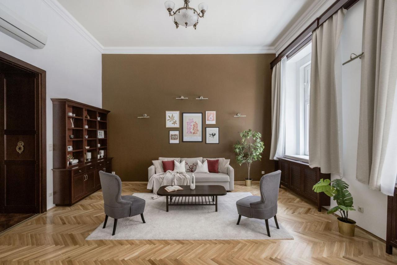 Luxe, Historic Home Near Downtown Landmarks 19Th Century Budapest Exterior foto