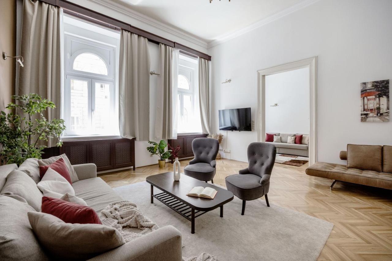 Luxe, Historic Home Near Downtown Landmarks 19Th Century Budapest Exterior foto