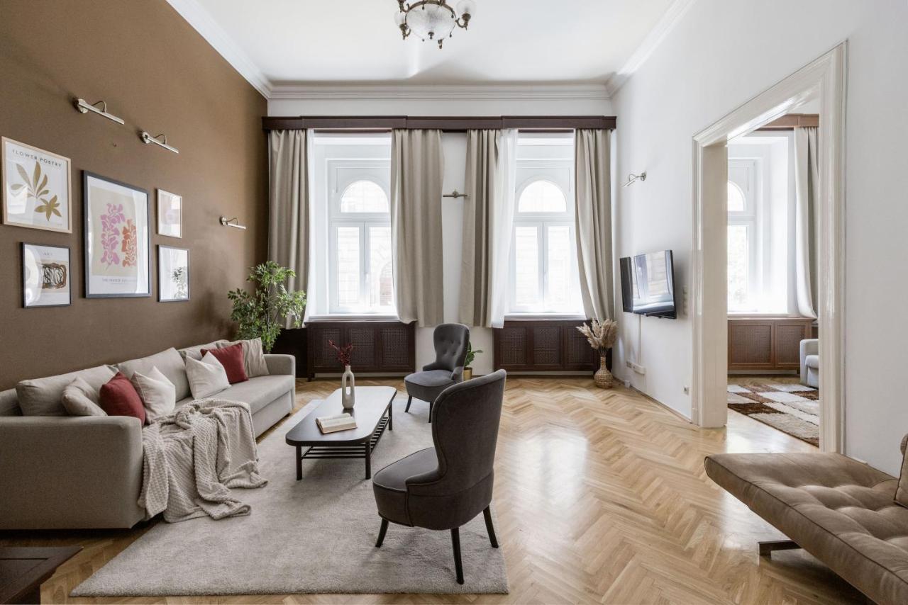 Luxe, Historic Home Near Downtown Landmarks 19Th Century Budapest Exterior foto