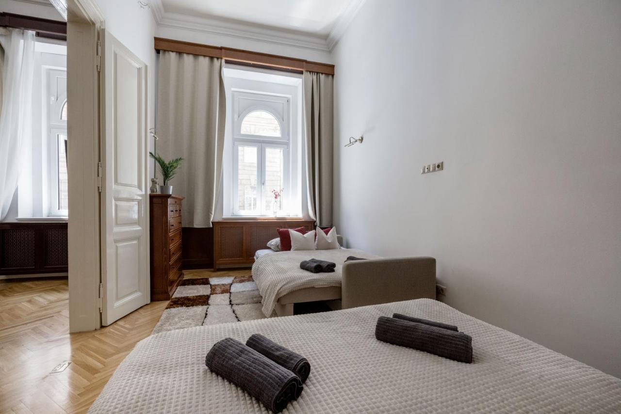 Luxe, Historic Home Near Downtown Landmarks 19Th Century Budapest Exterior foto